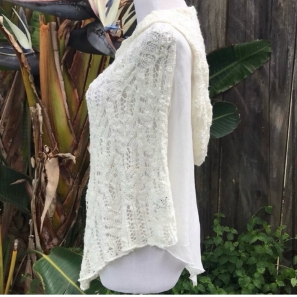🛍️ Winter white embroidered poncho - Picture 2 of 6